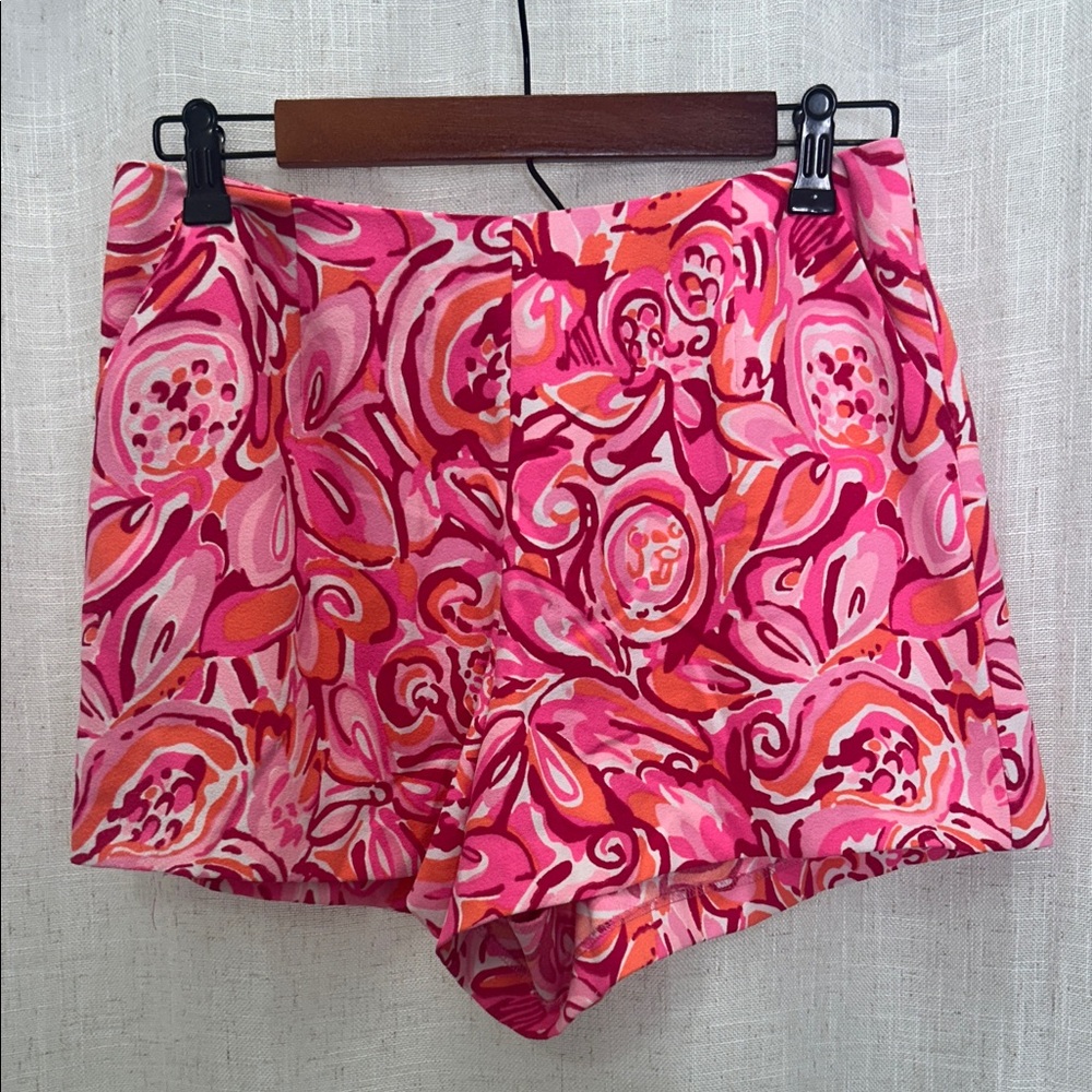 Lilly Pulitzer Bright Pink Abstract Floral Shorts Size 6 Excellent Condition